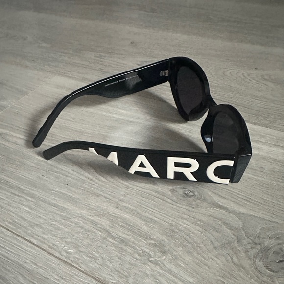 Marc Jacobs Black Classic Sunglasses - Picture 9 of 11